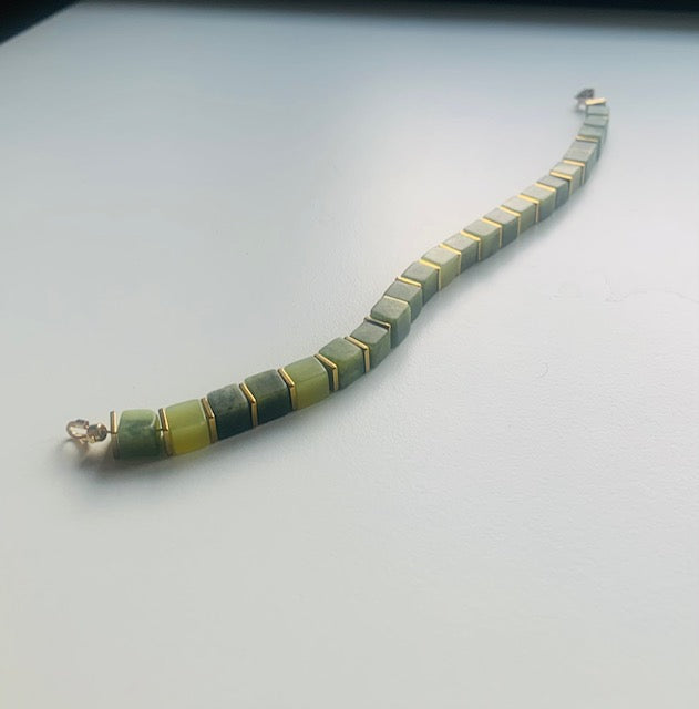 Pulsera de cubo hecha a mano exclusiva de Jade 6 mm.