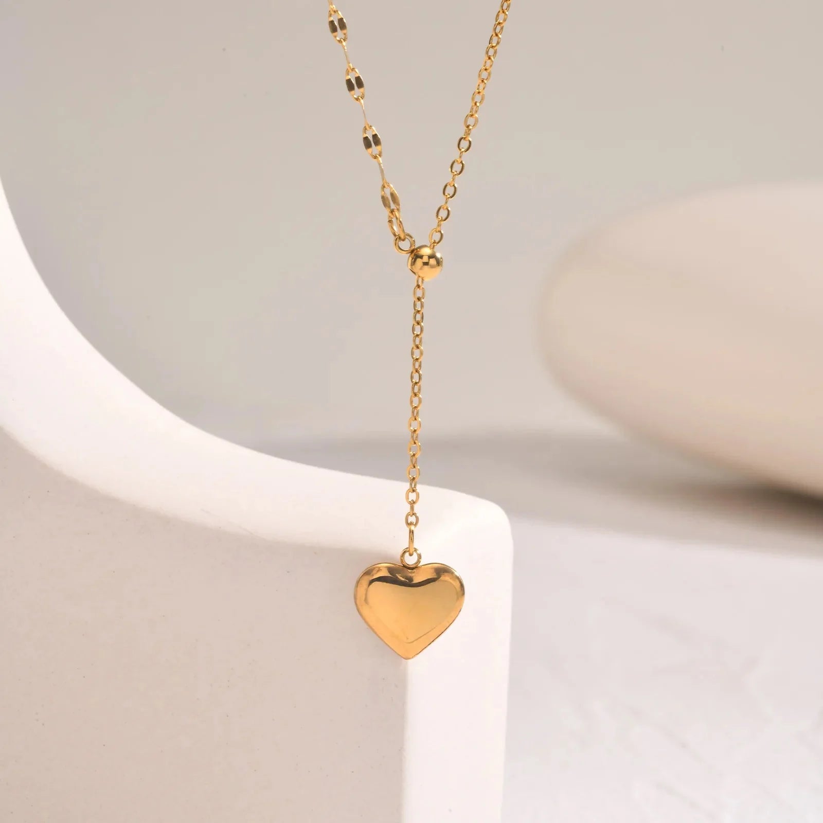 14k Dainty Feminine Heart Dangle Necklace - Veinci