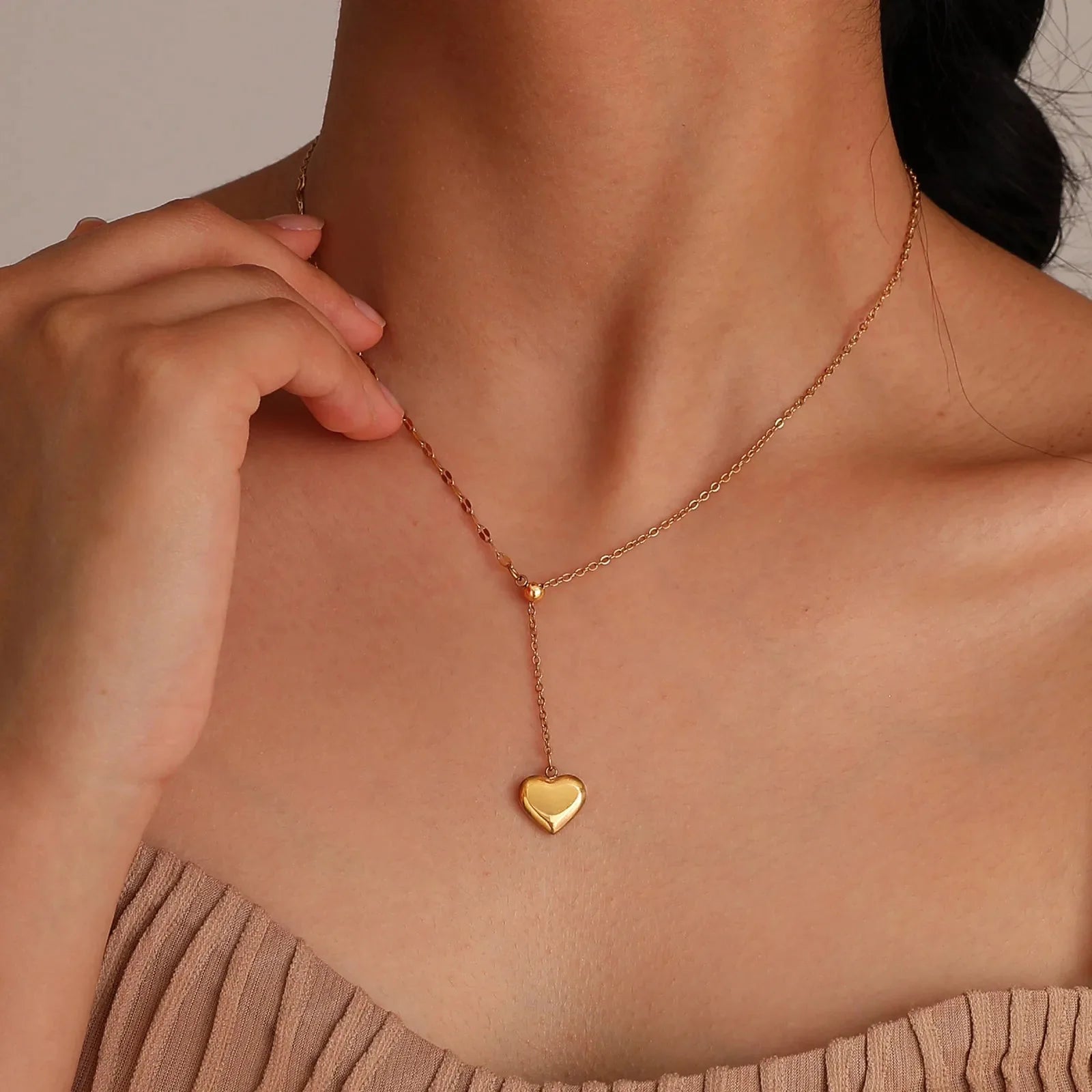 14k Dainty Feminine Heart Dangle Necklace - Veinci