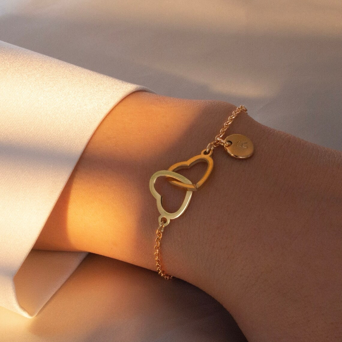 Pulsera inicial y collar de la letra de los corazones de amor entrelazados