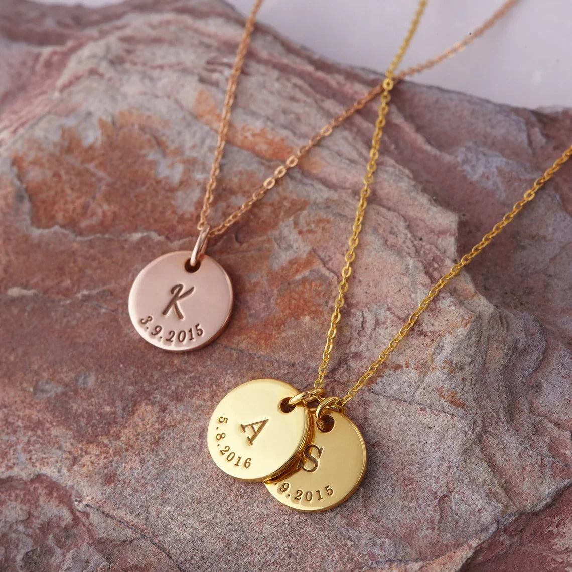 Collar Dainty Personalized Disc Initial & Fate