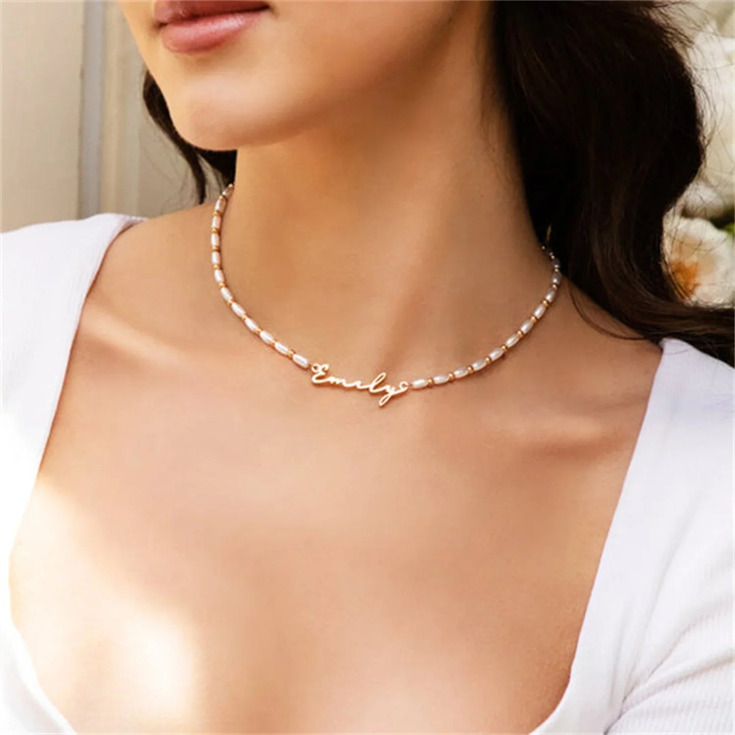 Collar personalizado de perlas y nombre acentuado