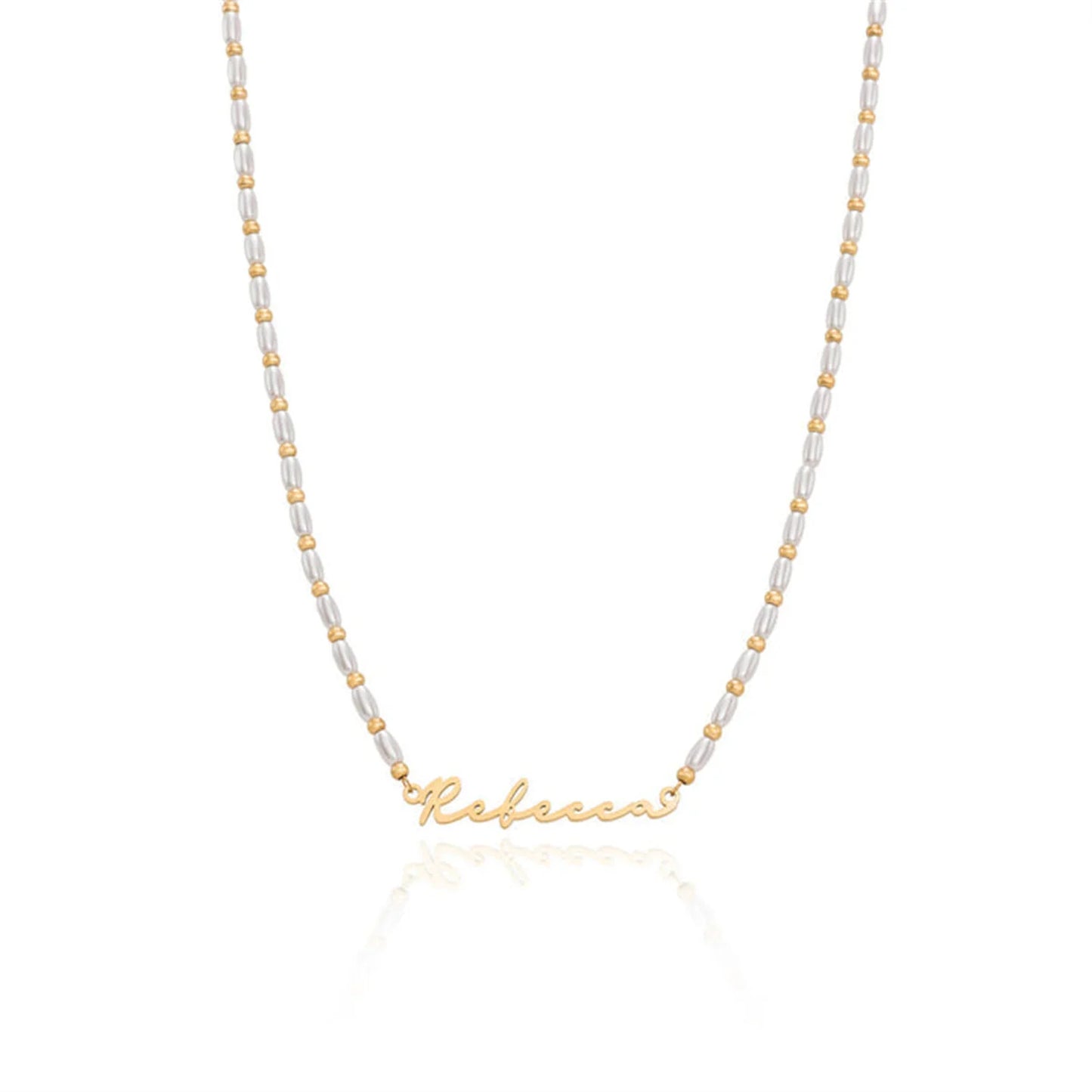 Collar personalizado de perlas y nombre acentuado