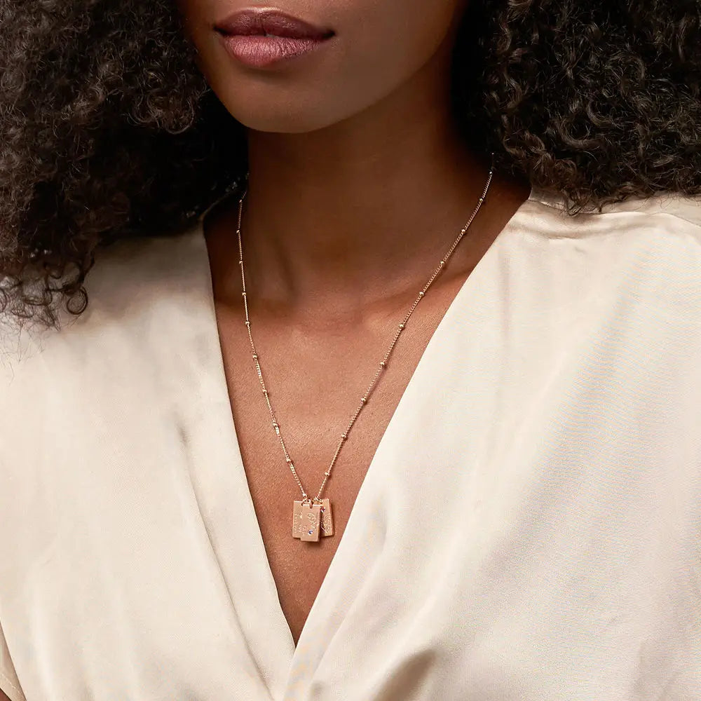 Nom personnalisé délicat de la chaîne satellite de naissance et collier de naissance et de pierre