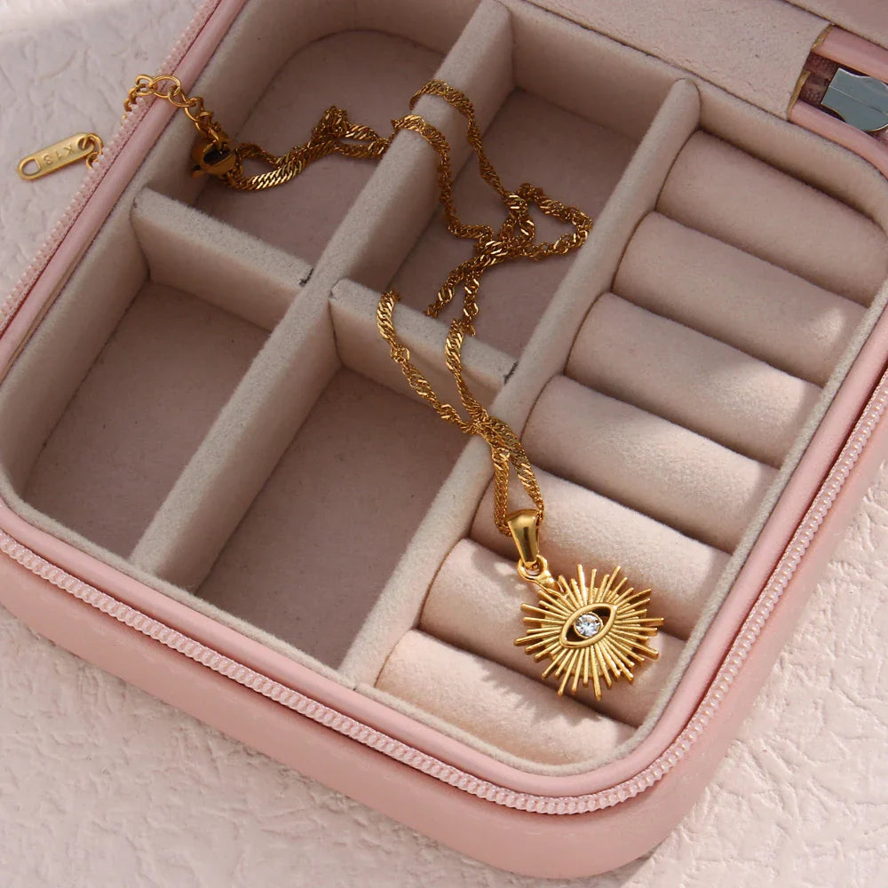 Collar de ojo malvado de diamantes delicados