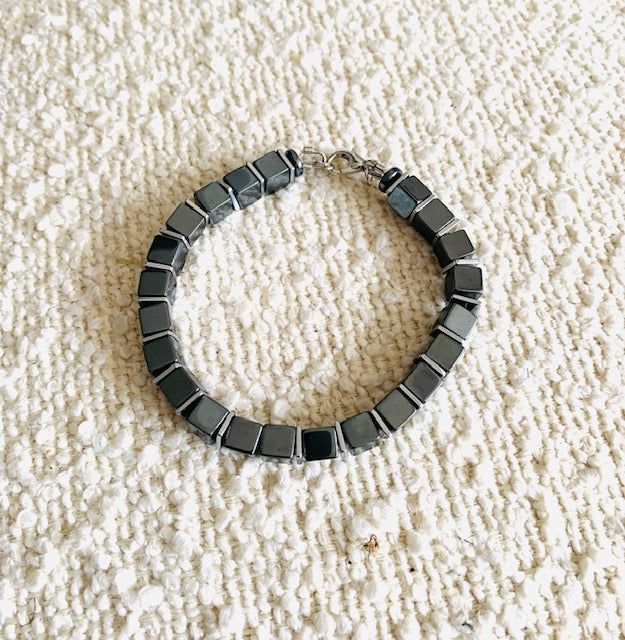 Exklusives Hämatithandmatch -Würfelarmband 6 mm.