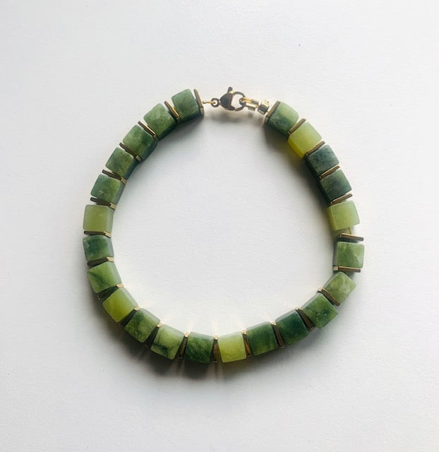 Pulsera de cubo hecha a mano exclusiva de Jade 6 mm.