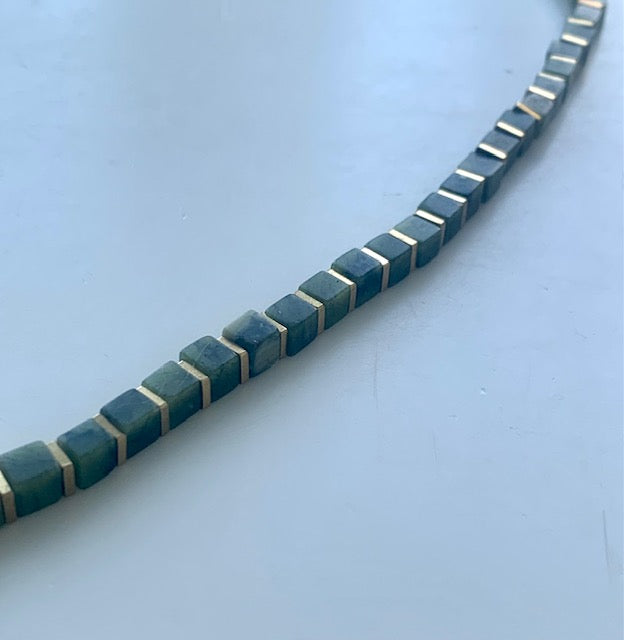 Exklusives Jade -handgefertigtes Würfelarmband 4mm