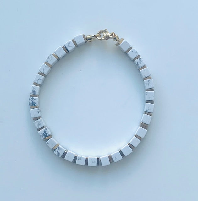 Bracelet de perle cube à la main à la main 4 mm