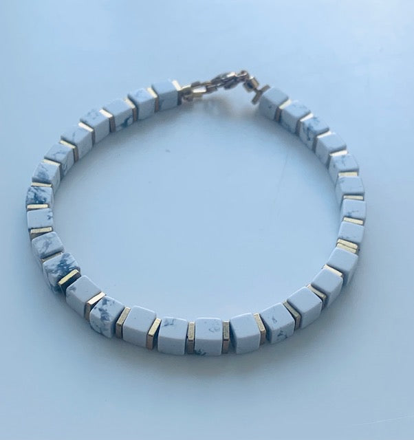 Bracelet de perle cube à la main à la main 4 mm