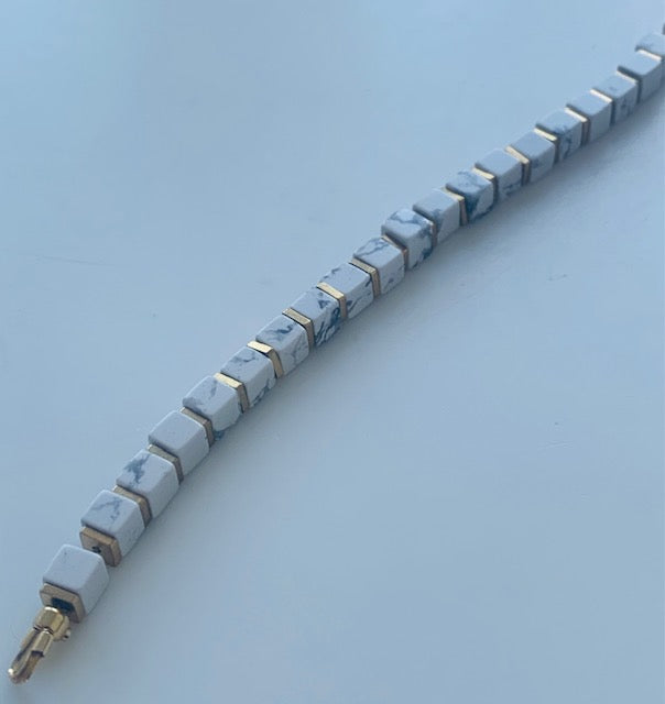 Bracelet de perle cube à la main à la main 4 mm