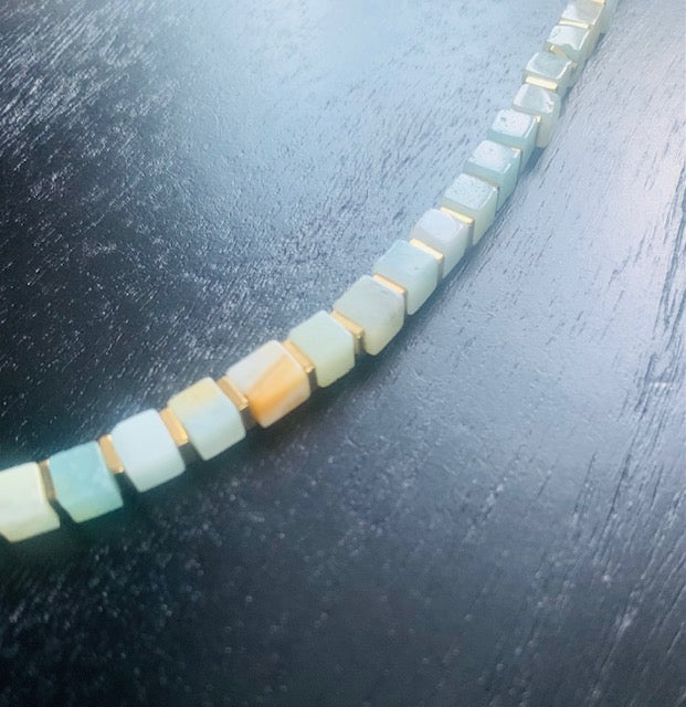 Exklusives Amazonit -Würfel -Perlenarmband 4mm