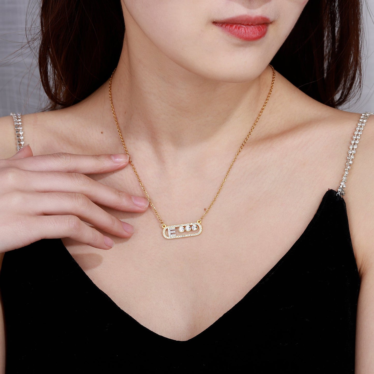 Collar de letras iniciales heladas