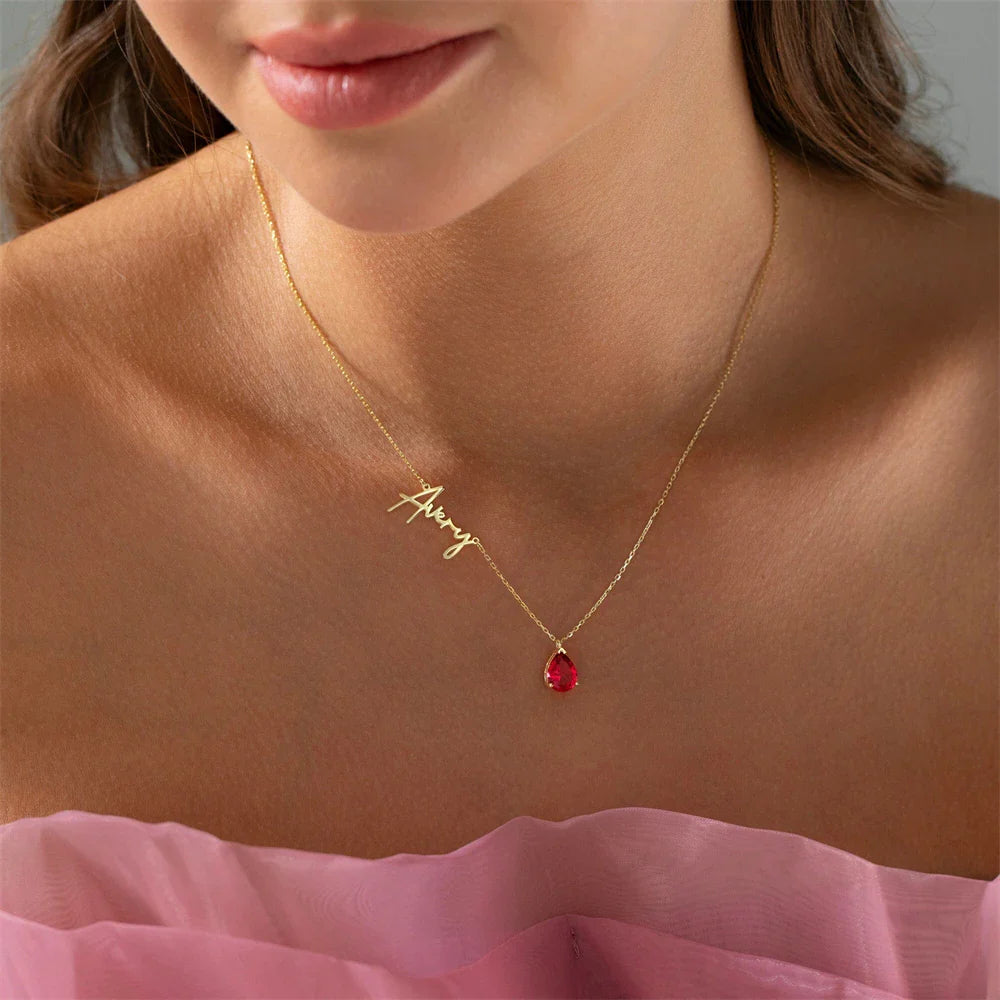 Zierlicher Name und Tränenburkte Halskette