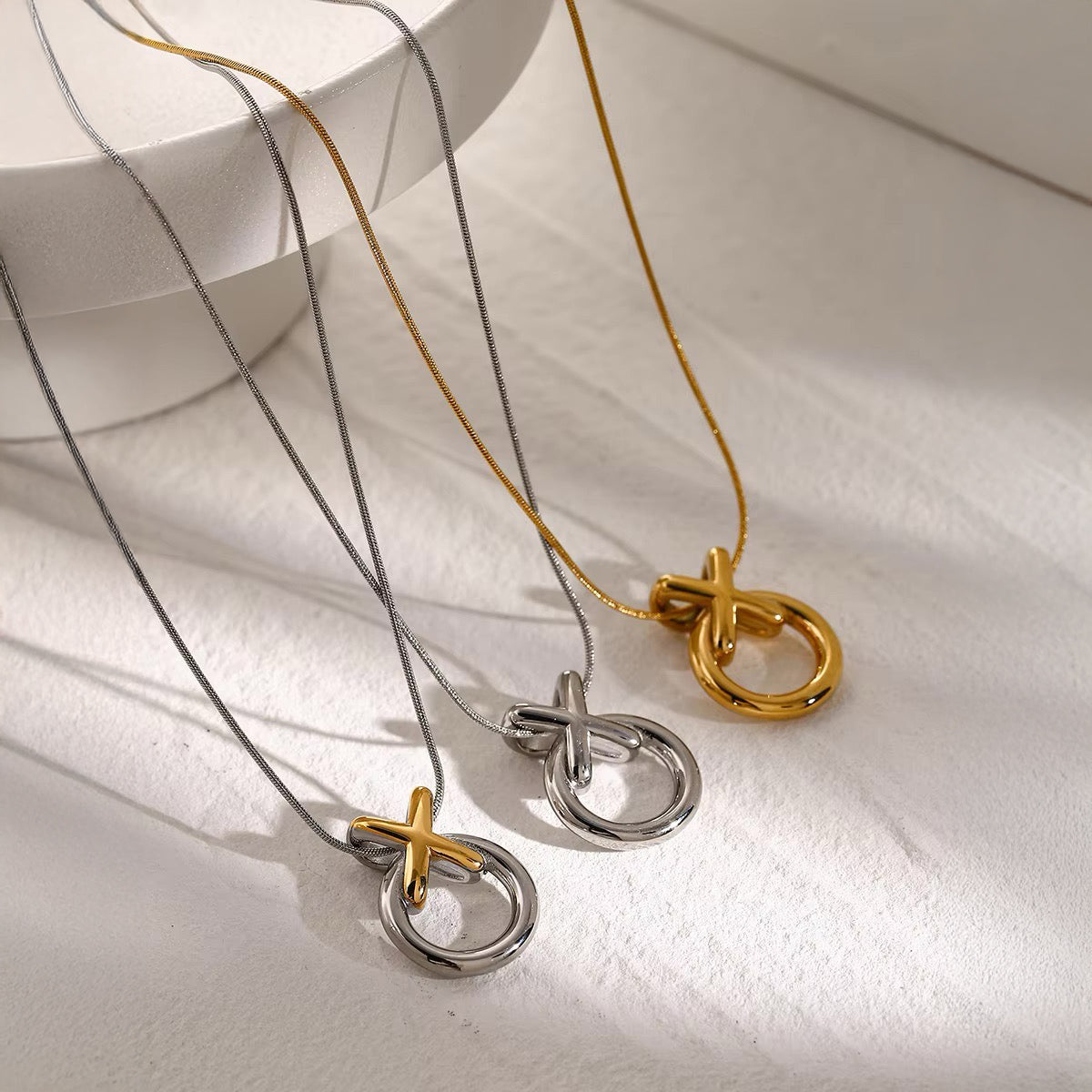 Elegante Xo -Interlaced -Halskette