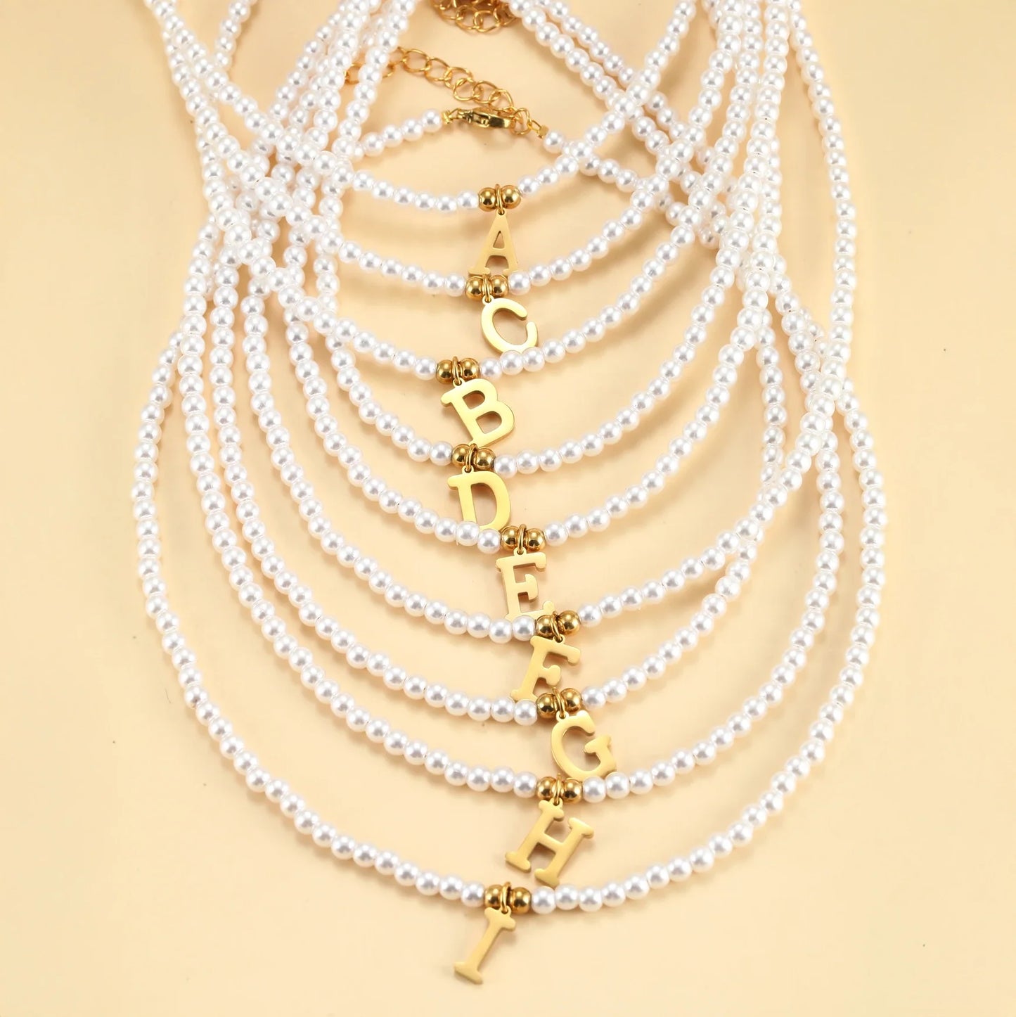 Elegant Gold Accented Pearl Letter Initiële ketting