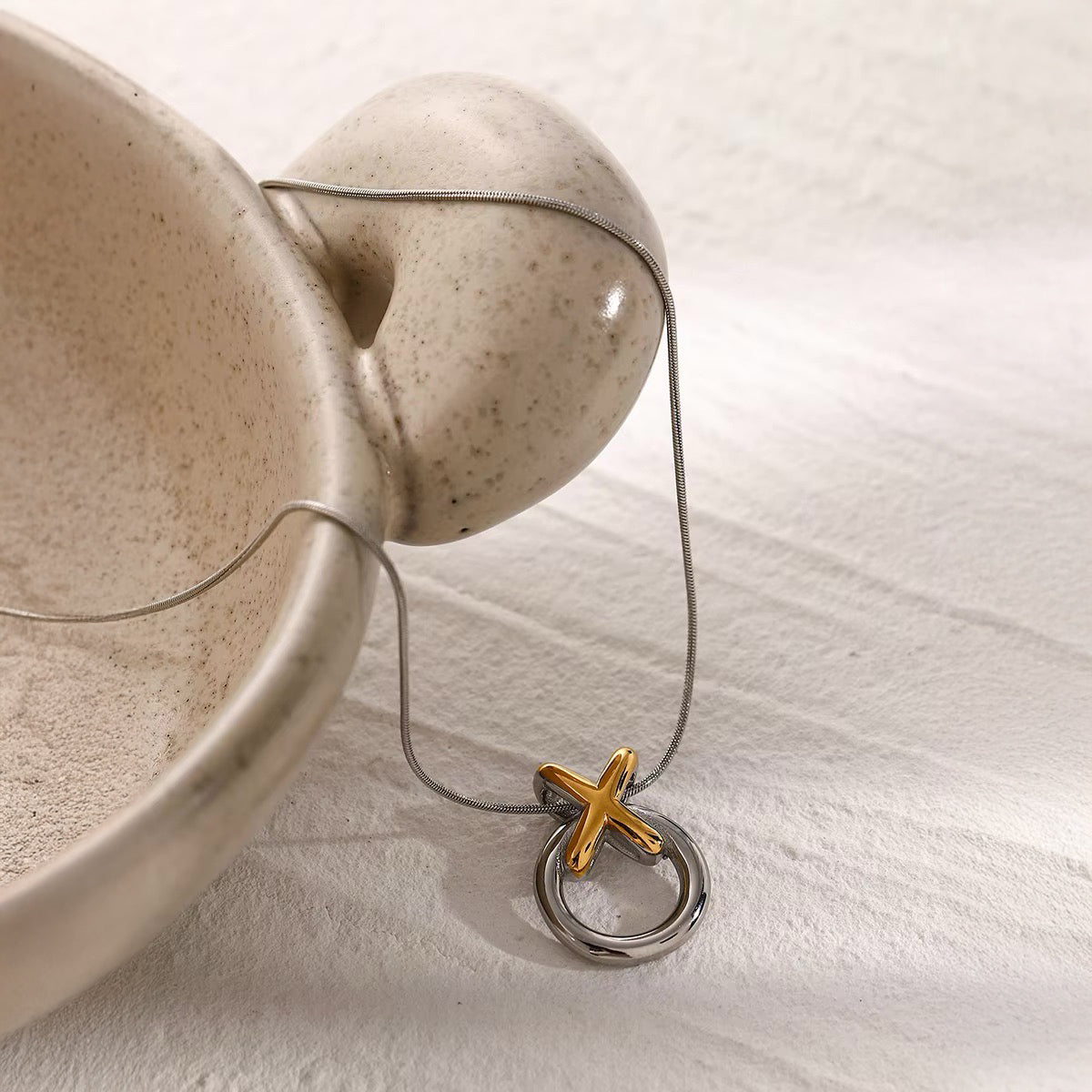 Elegante Xo -Interlaced -Halskette