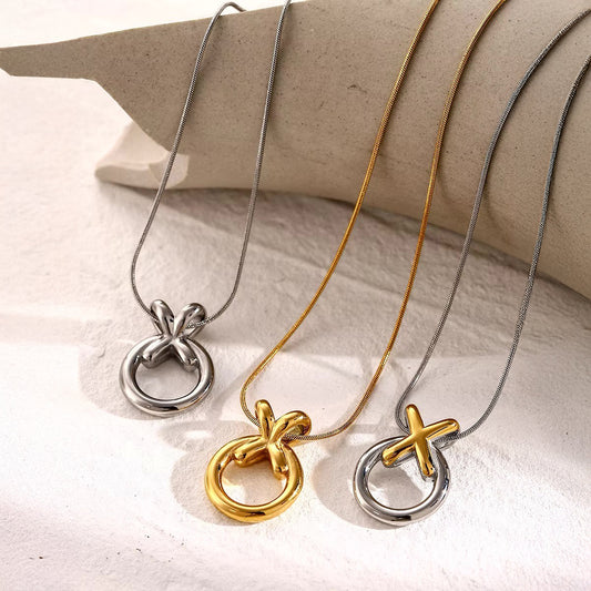 Elegante Xo -Interlaced -Halskette