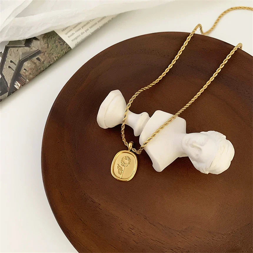 Collar de cadena de cuerda de colgante floral femenino