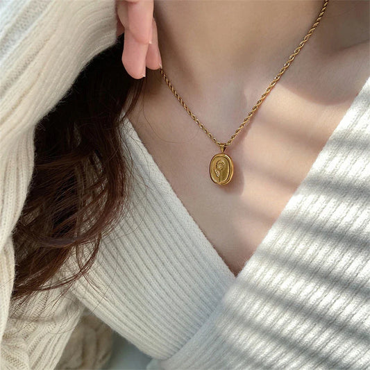 Collar de cadena de cuerda de colgante floral femenino