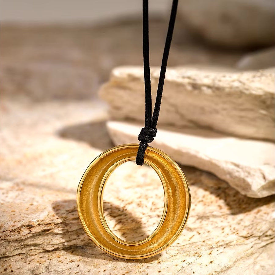 Collar de cuero de círculo abierto vintage