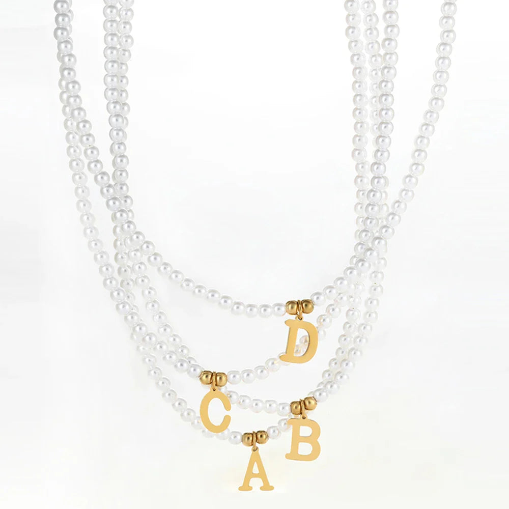 Elegant Gold Accented Pearl Letter Initiële ketting