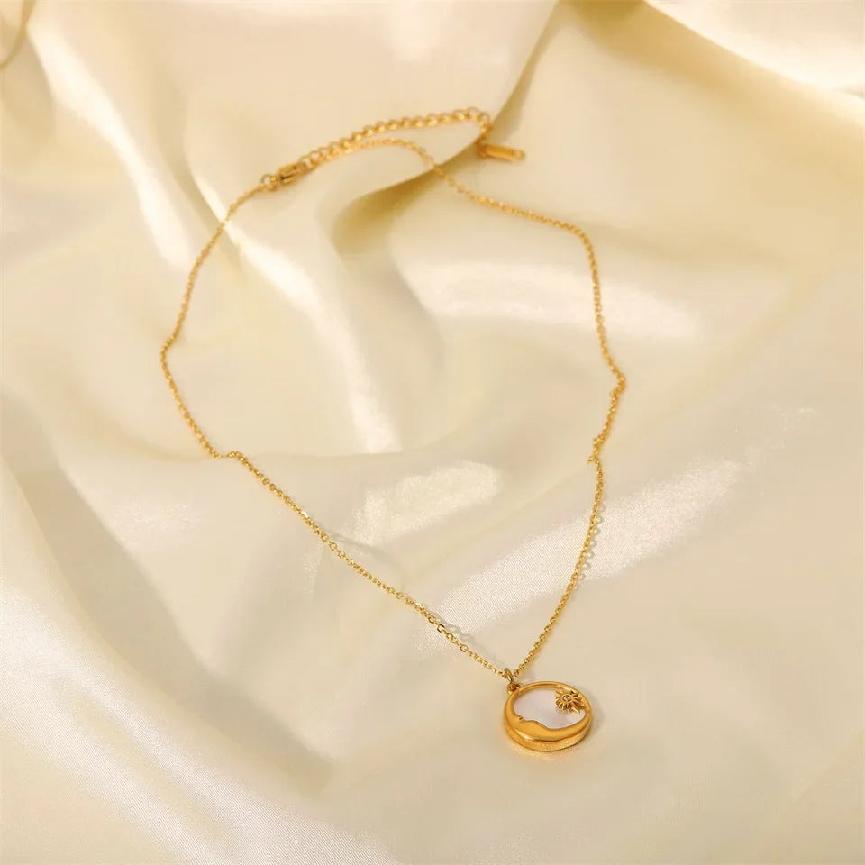 Collares astrológicos de concha delicada