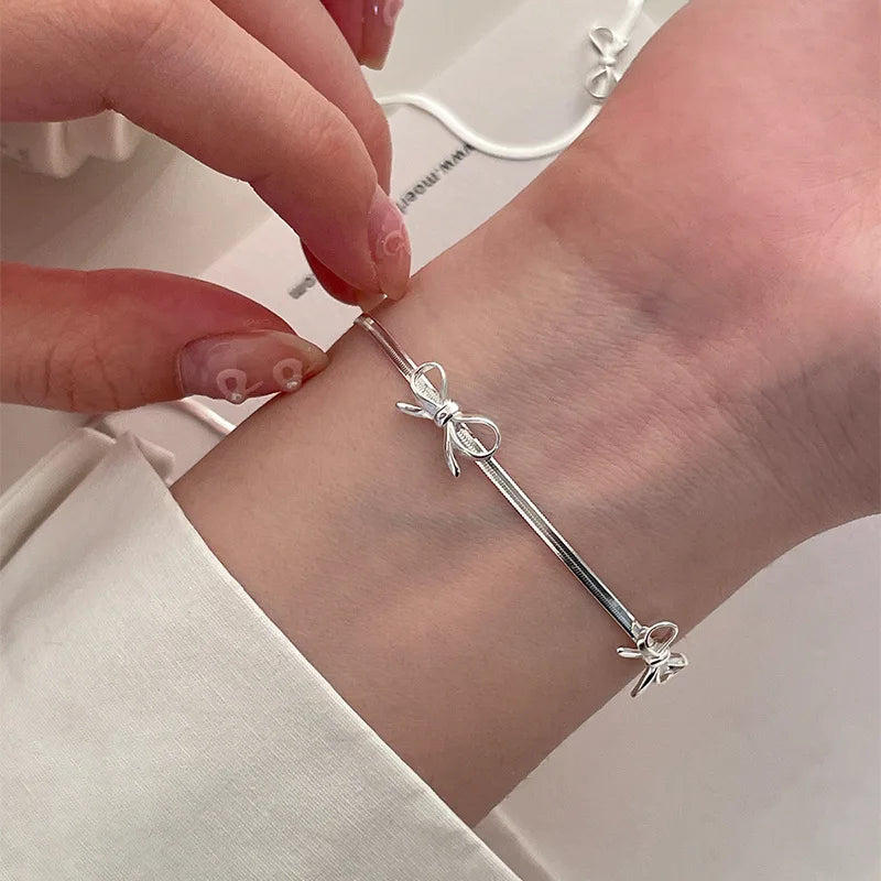 Collar y brazalete femenino de espiral de arco