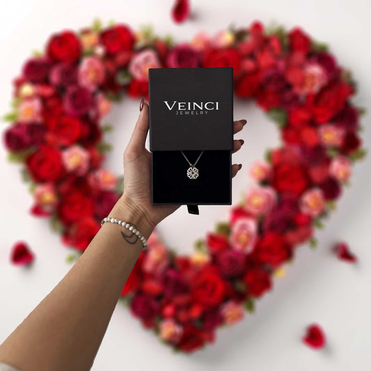 18k zierliche ewige Klee Halskette