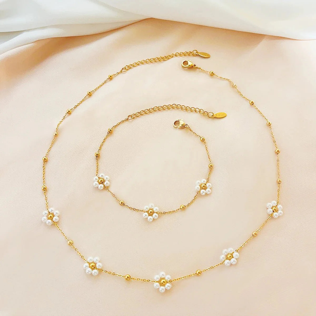 Dainty Daisy Necklace & Bracelets - Veinci