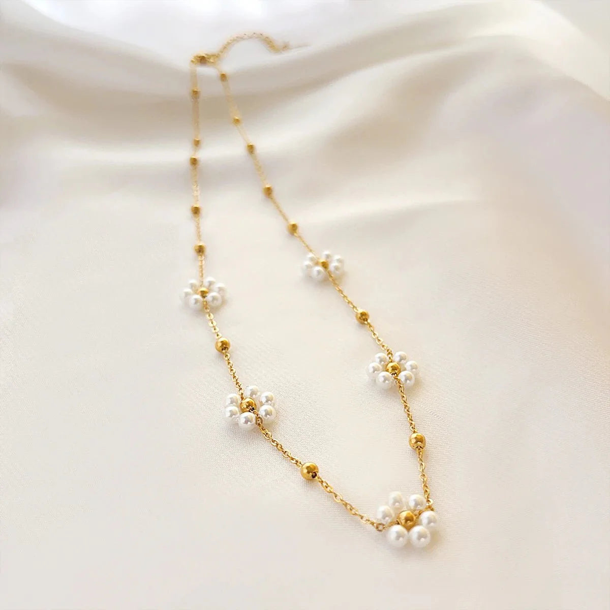 Dainty Daisy Necklace & Bracelets - Veinci