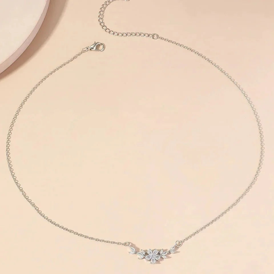 Dainty Diamond Floral Petals Necklace - Veinci