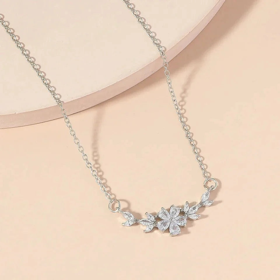Dainty Diamond Floral Petals Necklace - Veinci
