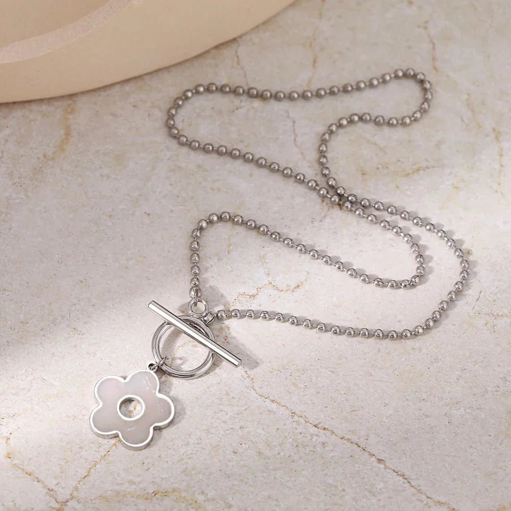 Floral Shell Open Clasp Necklace - Veinci