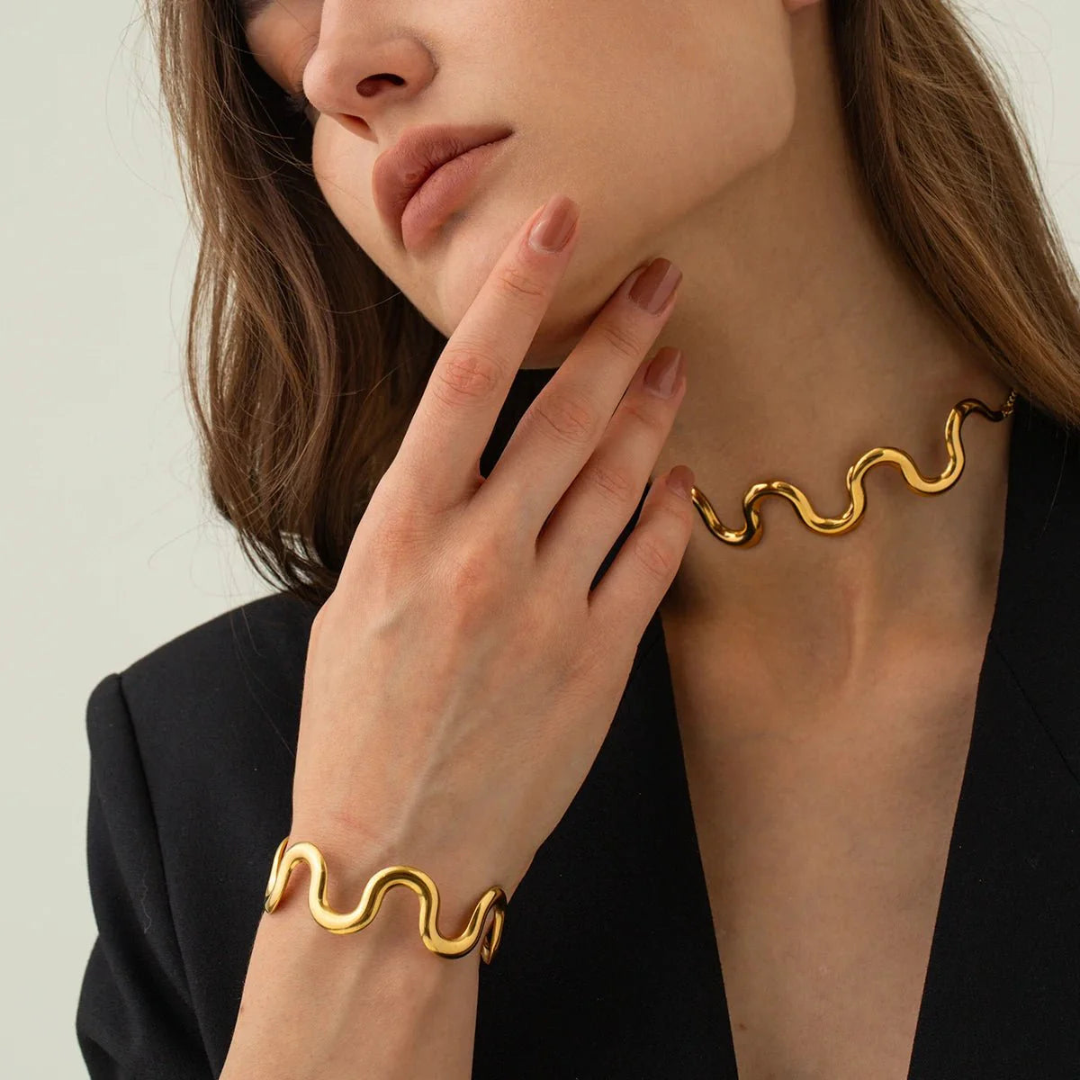 Gold Wavy Statement Bracelet and Necklace - Veinci