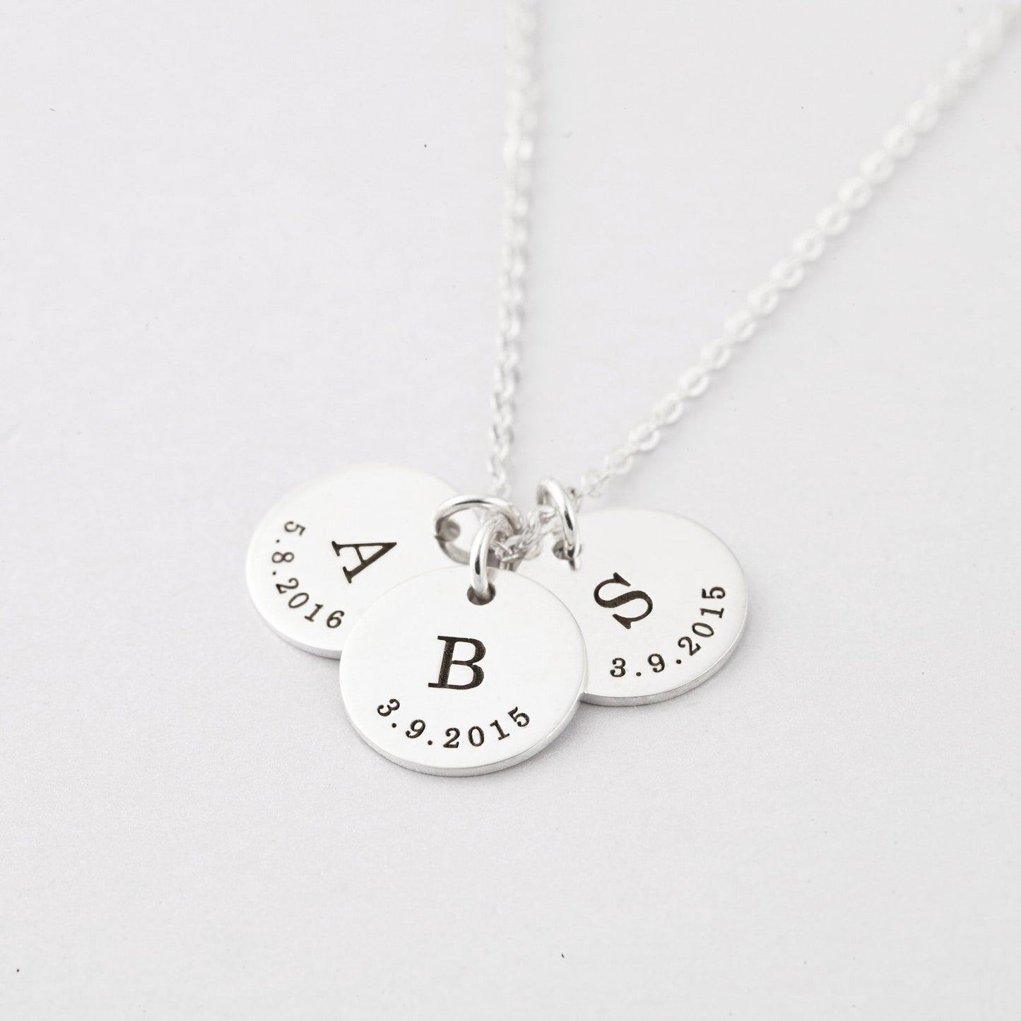 Collar Dainty Personalized Disc Initial & Fate