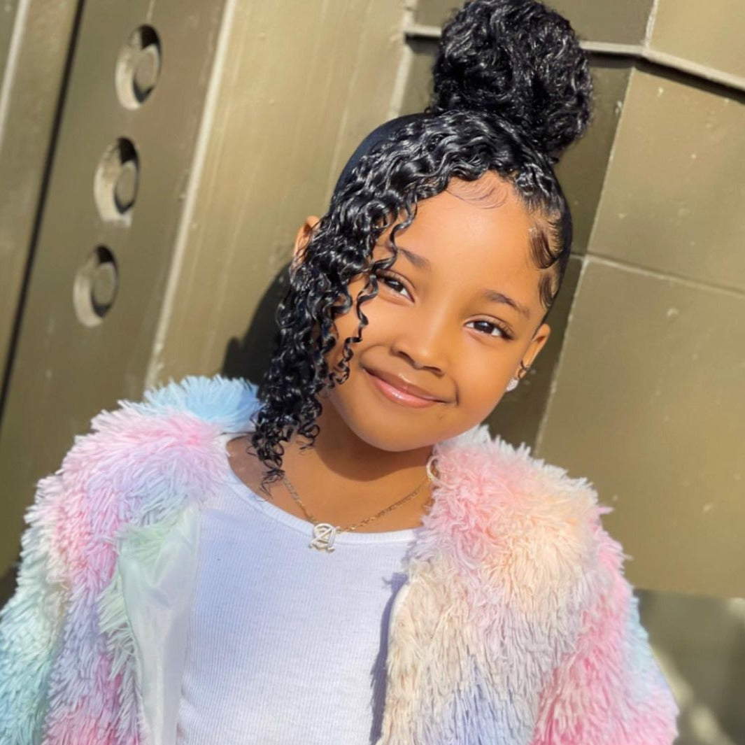 Collar inicial gótico de doble chapado para niños