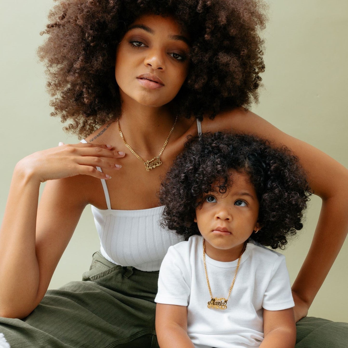 Collar de nombre de doble chapado para niños