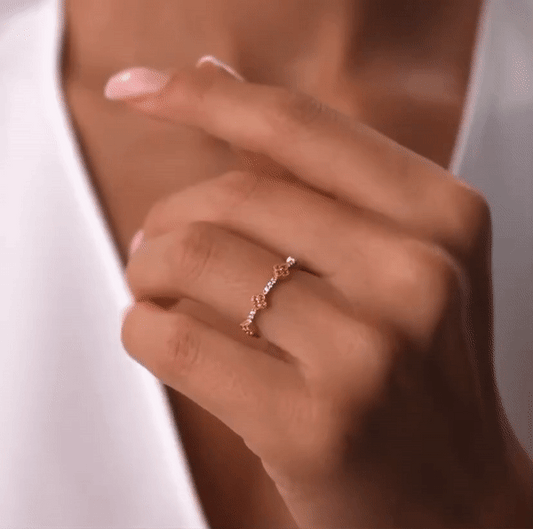 Endloser Liebesklee Ring