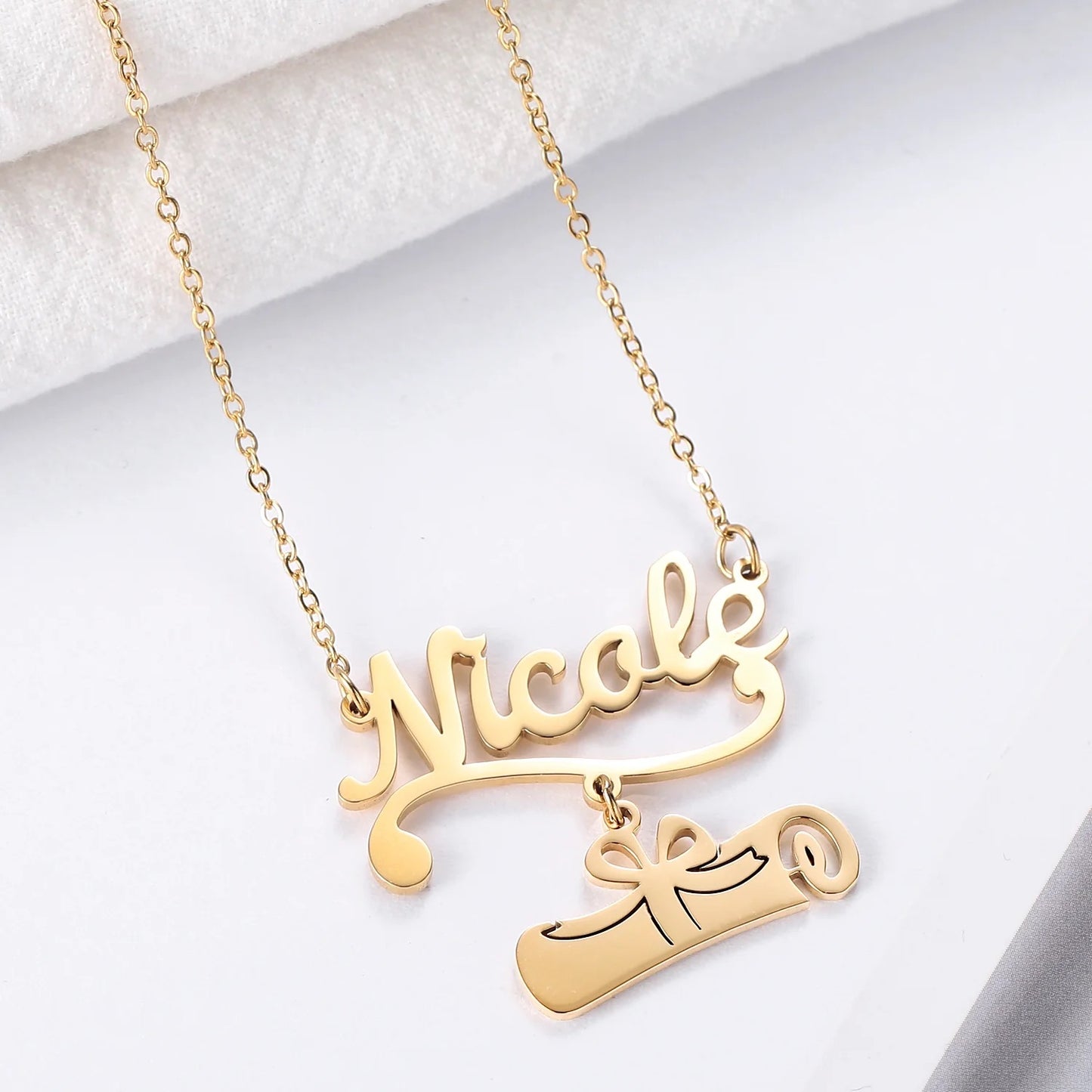 Exklusive Abschluss -Bildlaufname Halskette