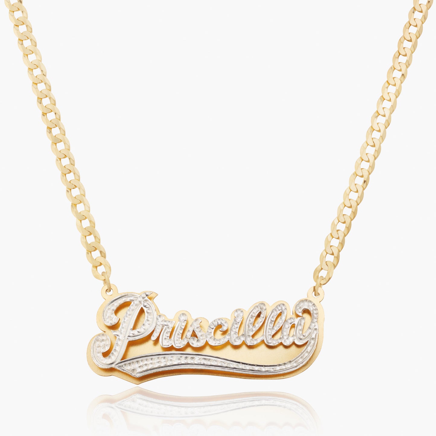 Collar de nombre universitario chapado en el niño
