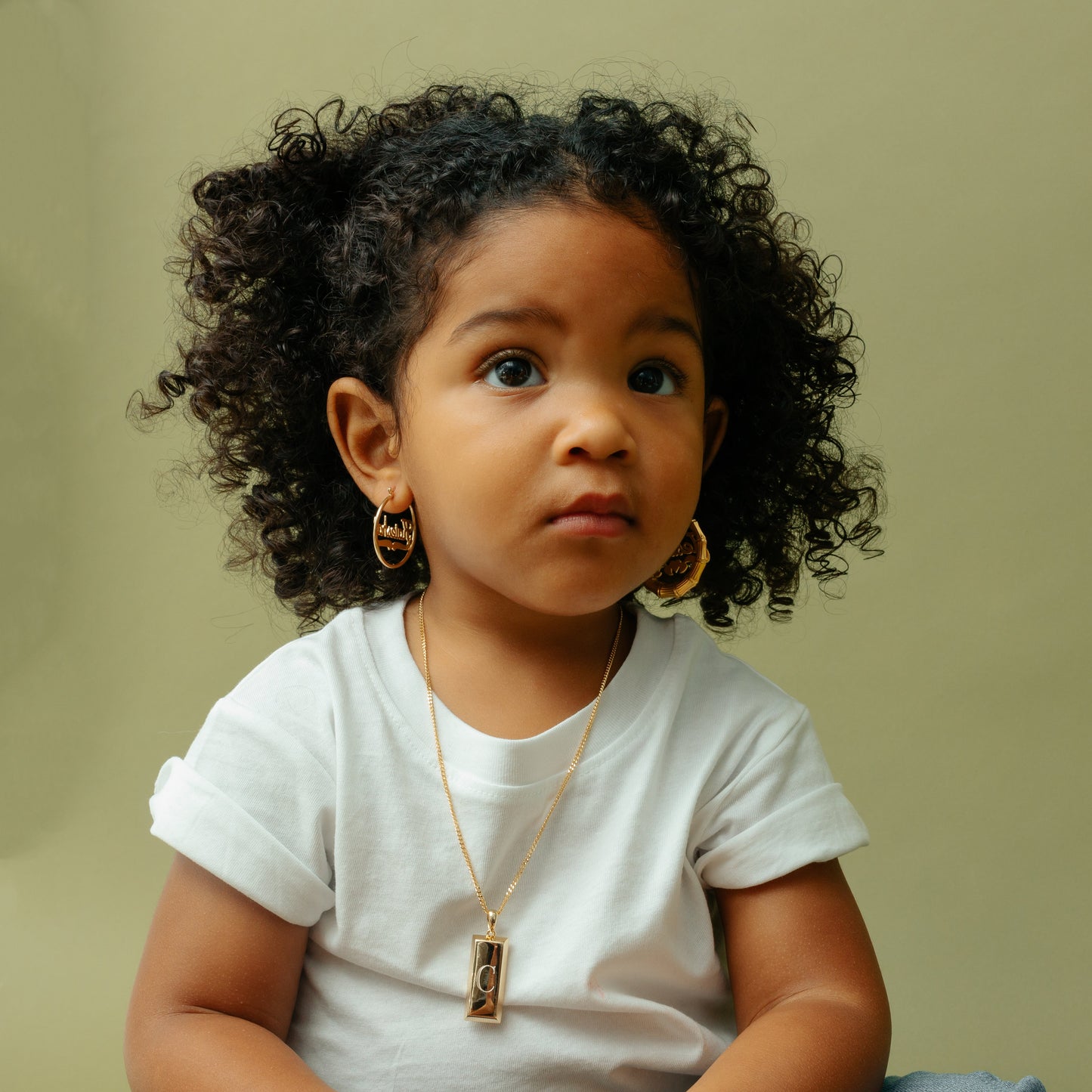 El colgante de la barra de oro